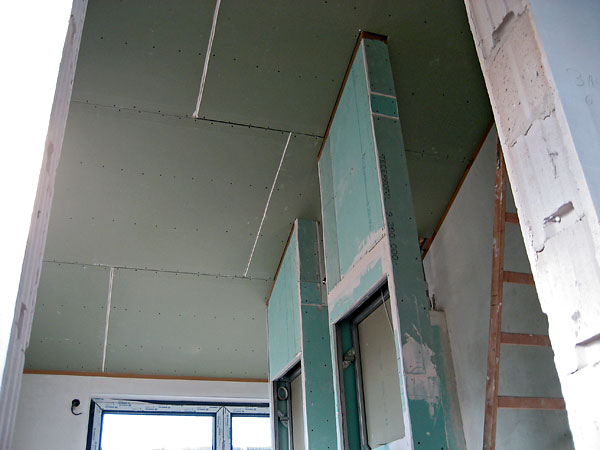 Die Decke im Badezimmer Dämmung und Folie im Schlafzimmer